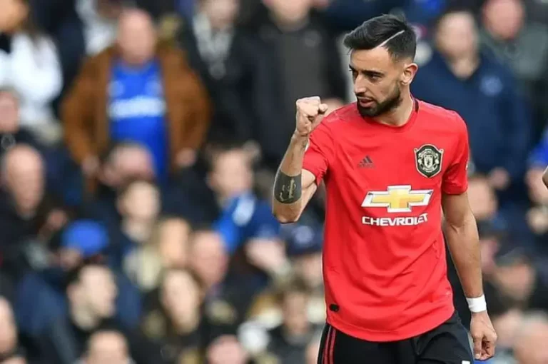 Paul Scholes dissatisfied with Bruno Fernandes: Captain has to be a calming influence