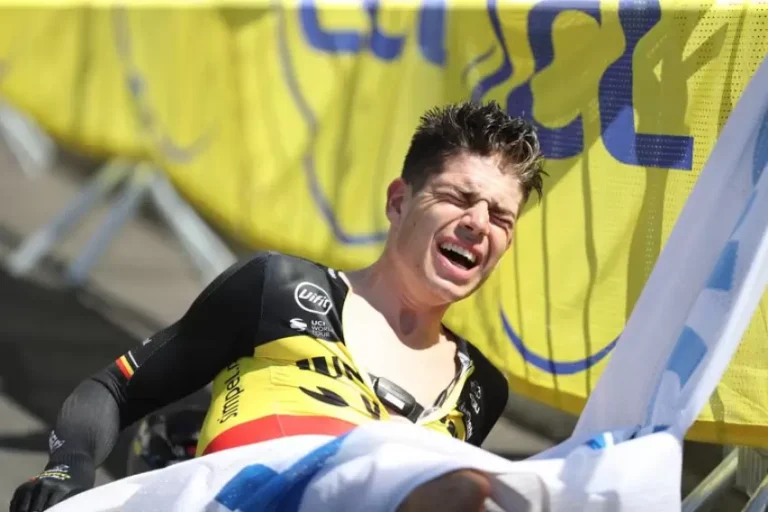 Adam Blythe on Wout van Aert's contract extension: They’d be stupid not to sign him