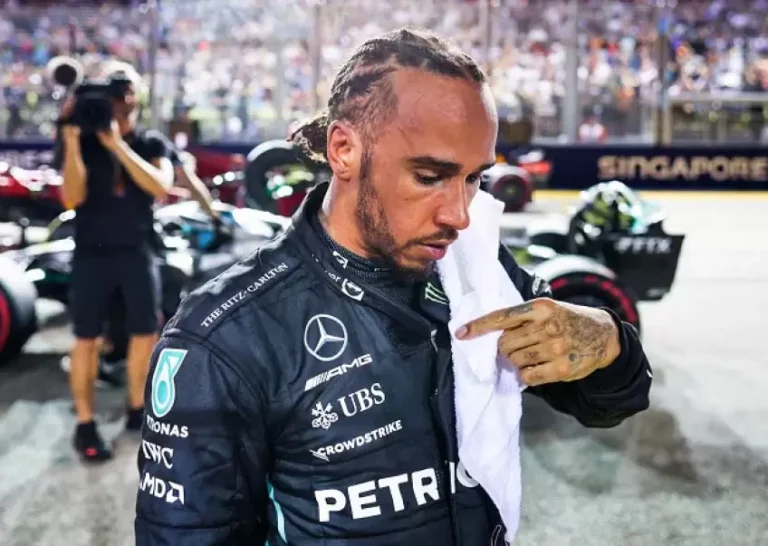 Lewis Hamilton would ask for £537 million to renew his contract with Mercedes