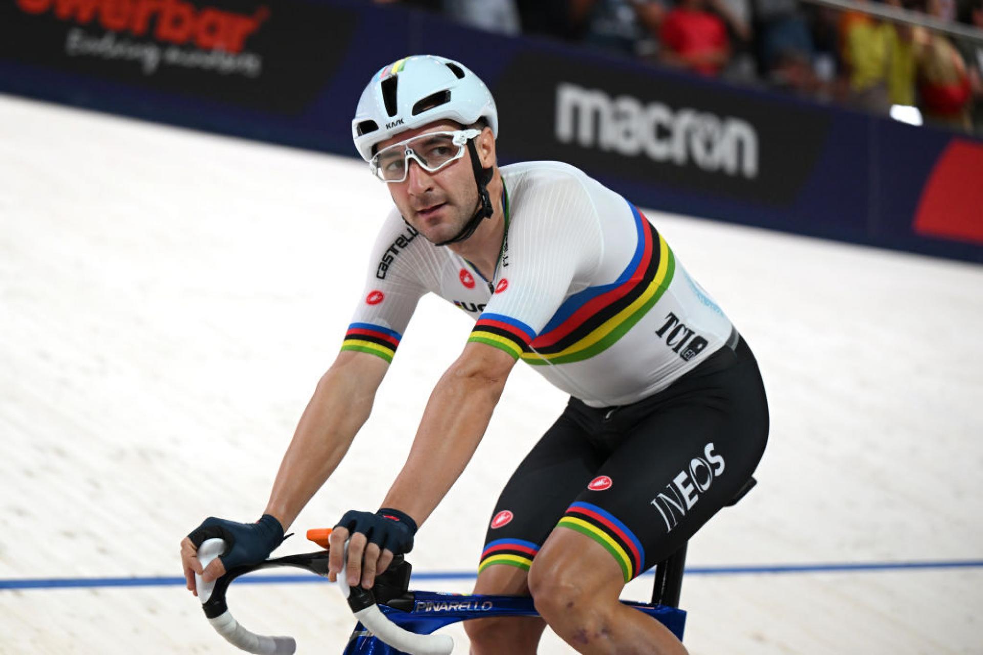 Elia Viviani vola verso la vittoria