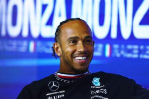 Lewis Hamilton felice per il contratto, ma anche perché con lui resta una persona!