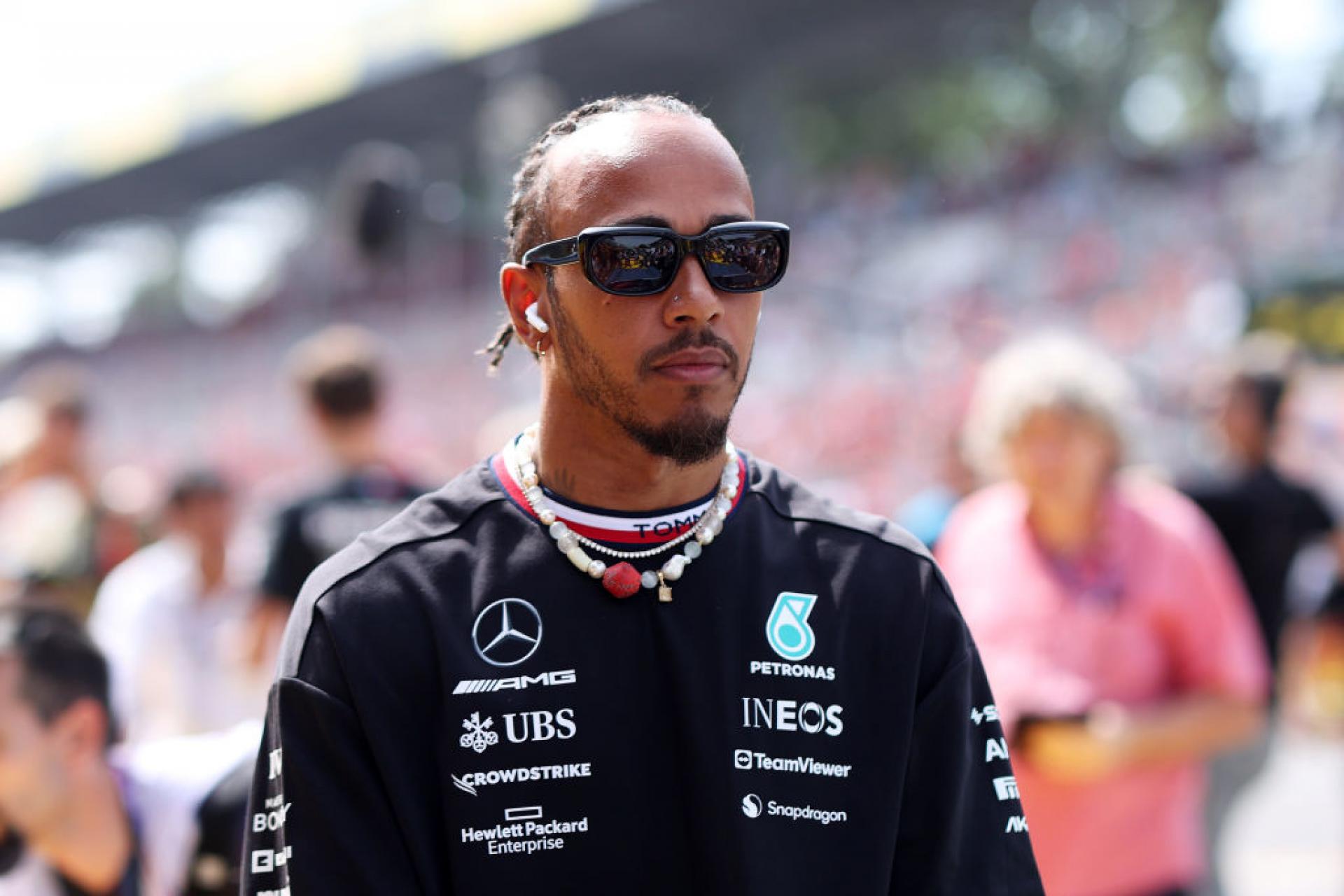 Lewis Hamilton ha rischiato di morire colpito da un'onda di 8 metri