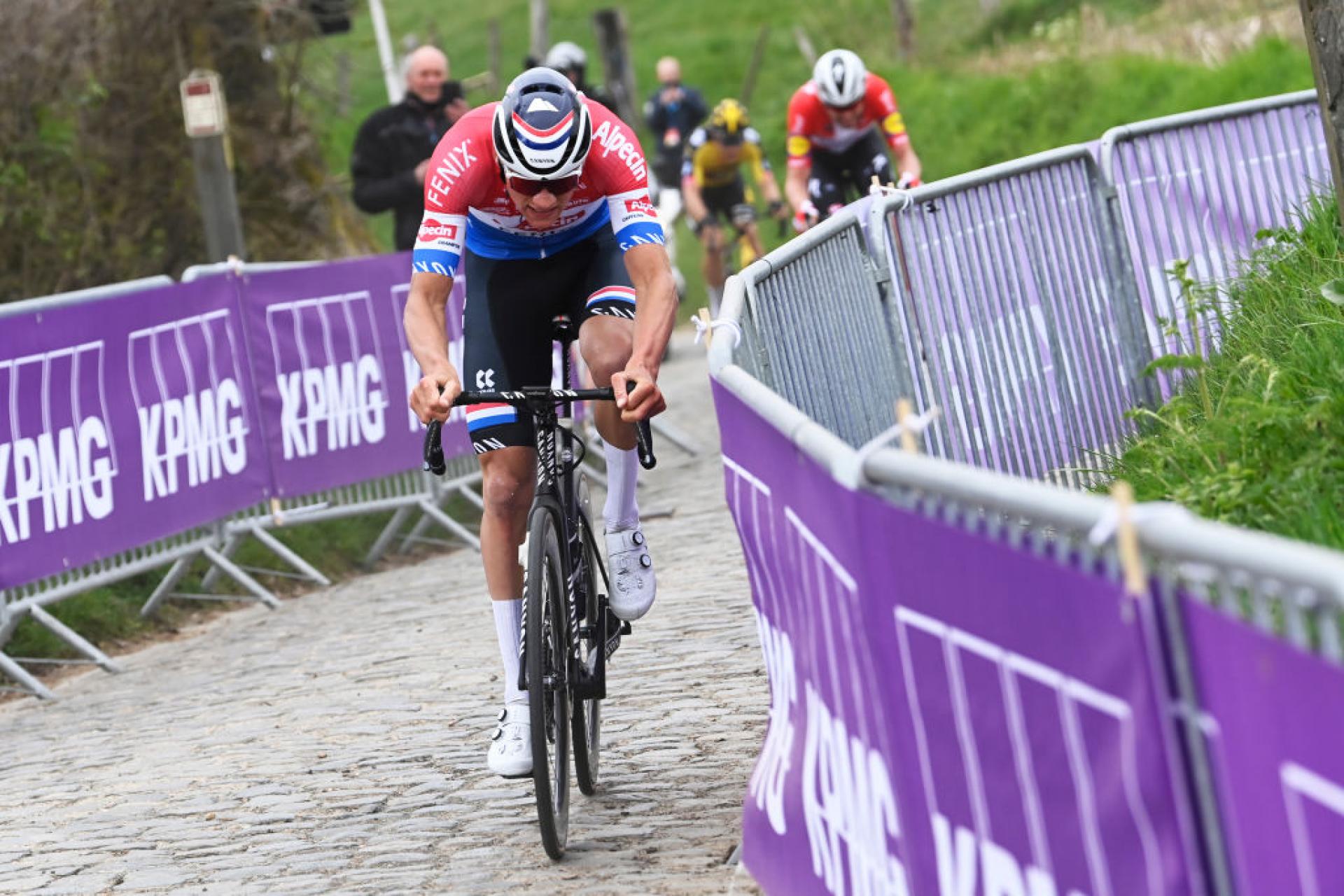 Mathieu Van der Poel conclude la stagione su strada 2023 in anticipo rispetto al previsto