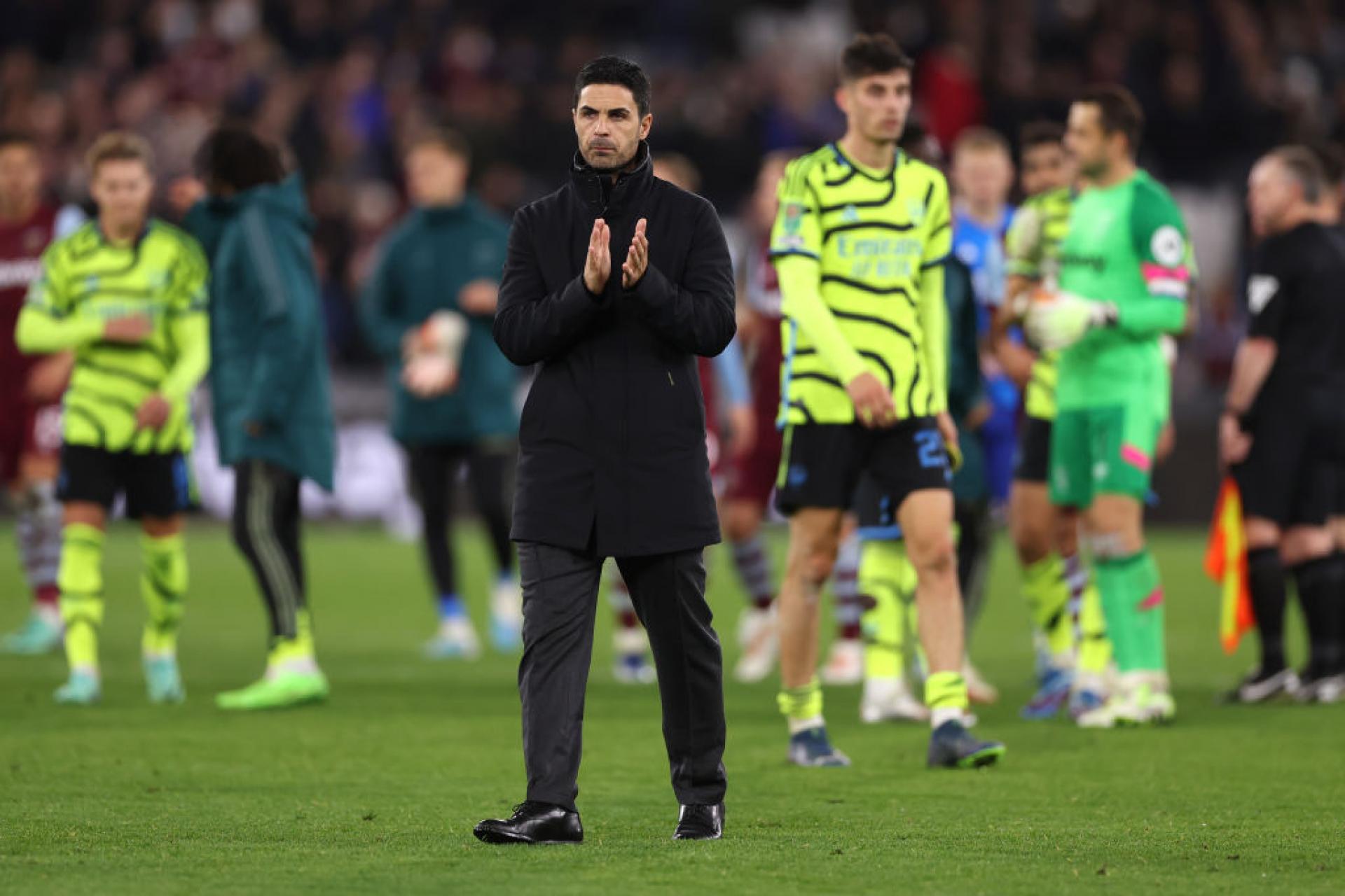 Mikel Arteta sul vantaggio dell'Arsenal sul Manchester City: è irrilevante