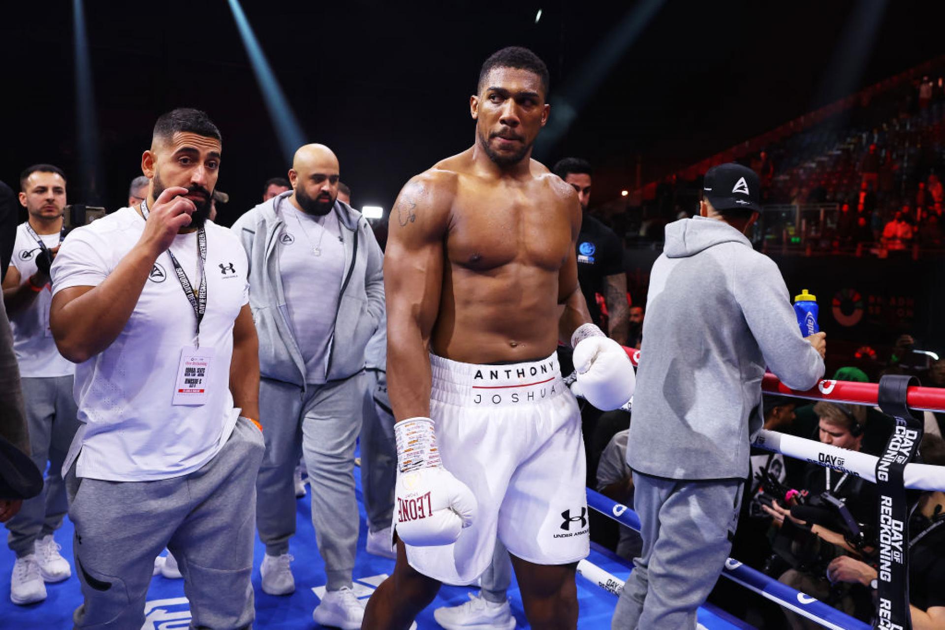 Anthony Joshua pronostica il vincitore della partita Usyk vs Fury