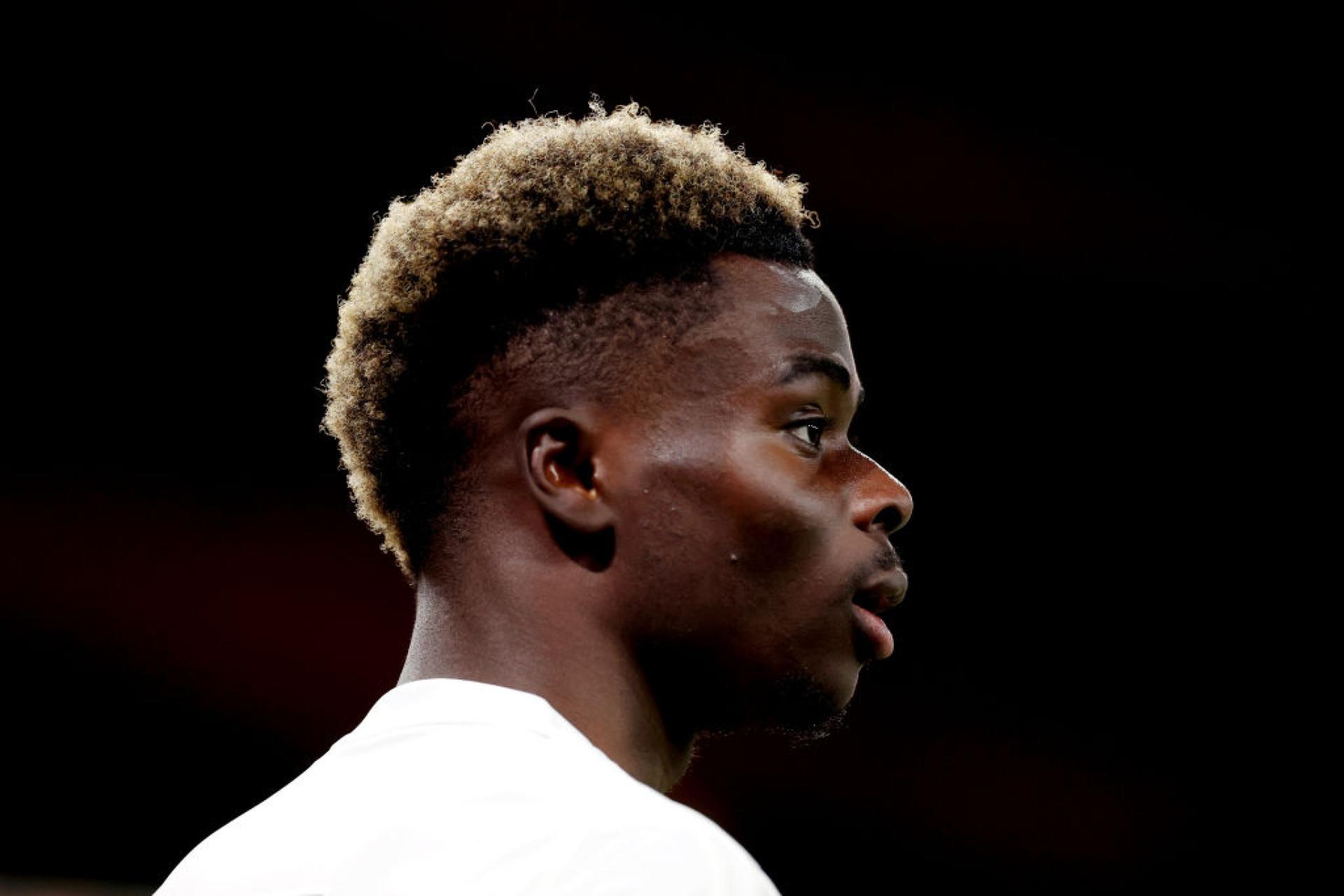 Bukayo Saka al suo debutto, riconosce l'influenza di Emery e l'esperienza di capitano