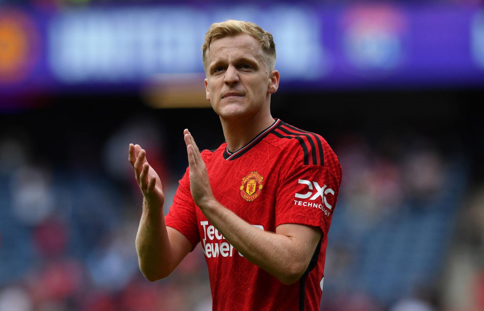 Donny van de Beek del Manchester United si unisce in prestito all'Eintracht Francoforte