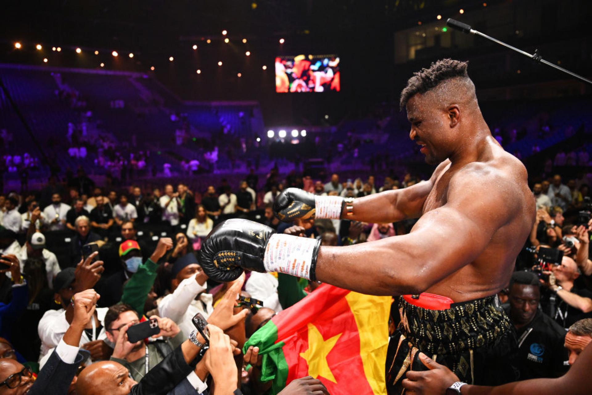 Francis Ngannou pronto a scatenare la sua squadra migliore contro Anthony Joshua