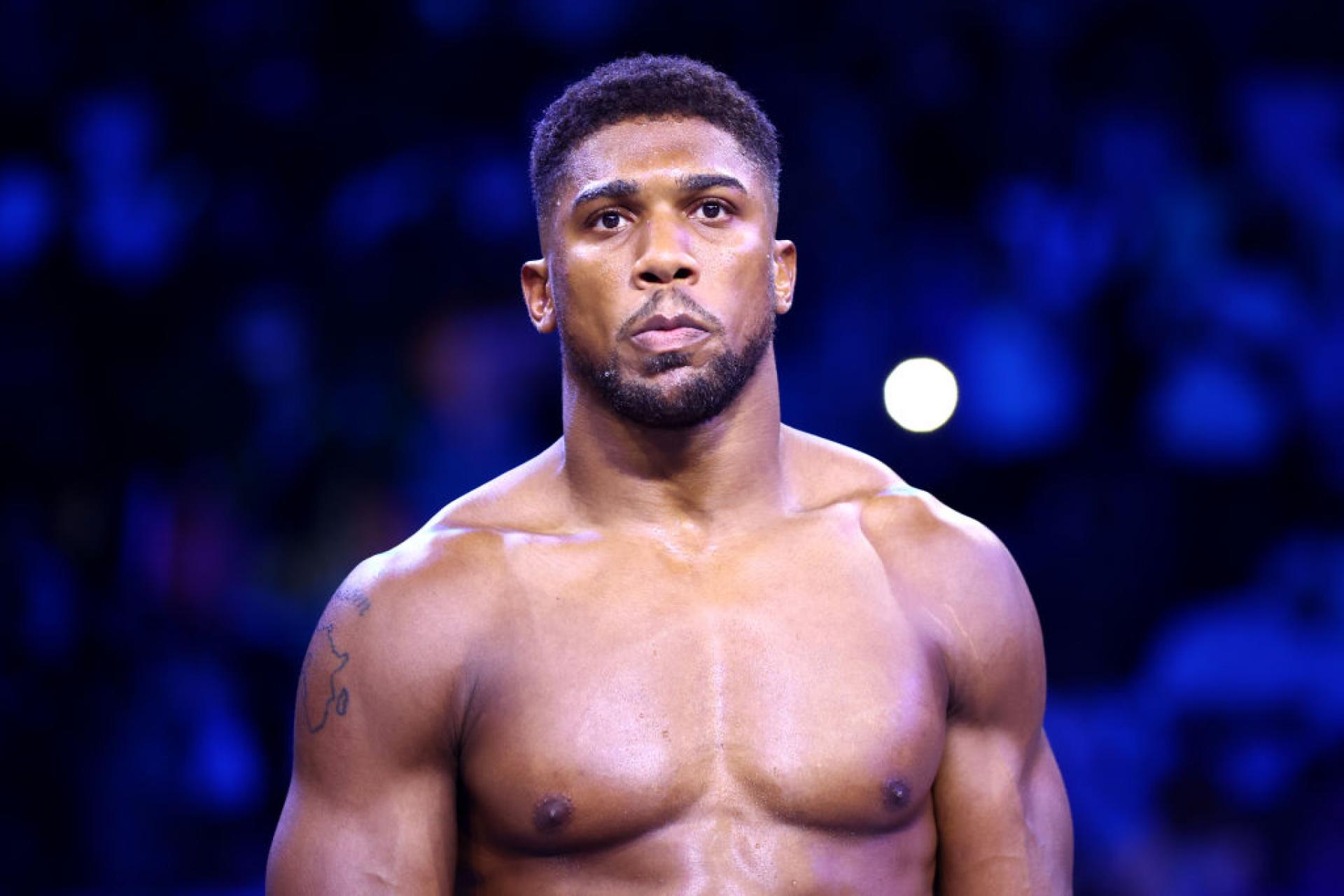 Robert Garcia non è interessato a vedere Anthony Joshua contro Francis Ngannou