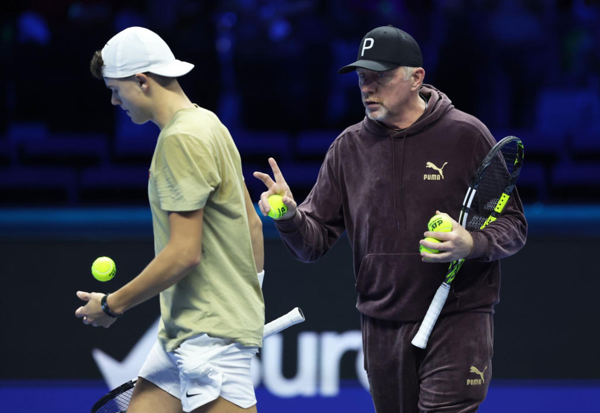 Boris Becker parte dall'accampamento di Holger Rune