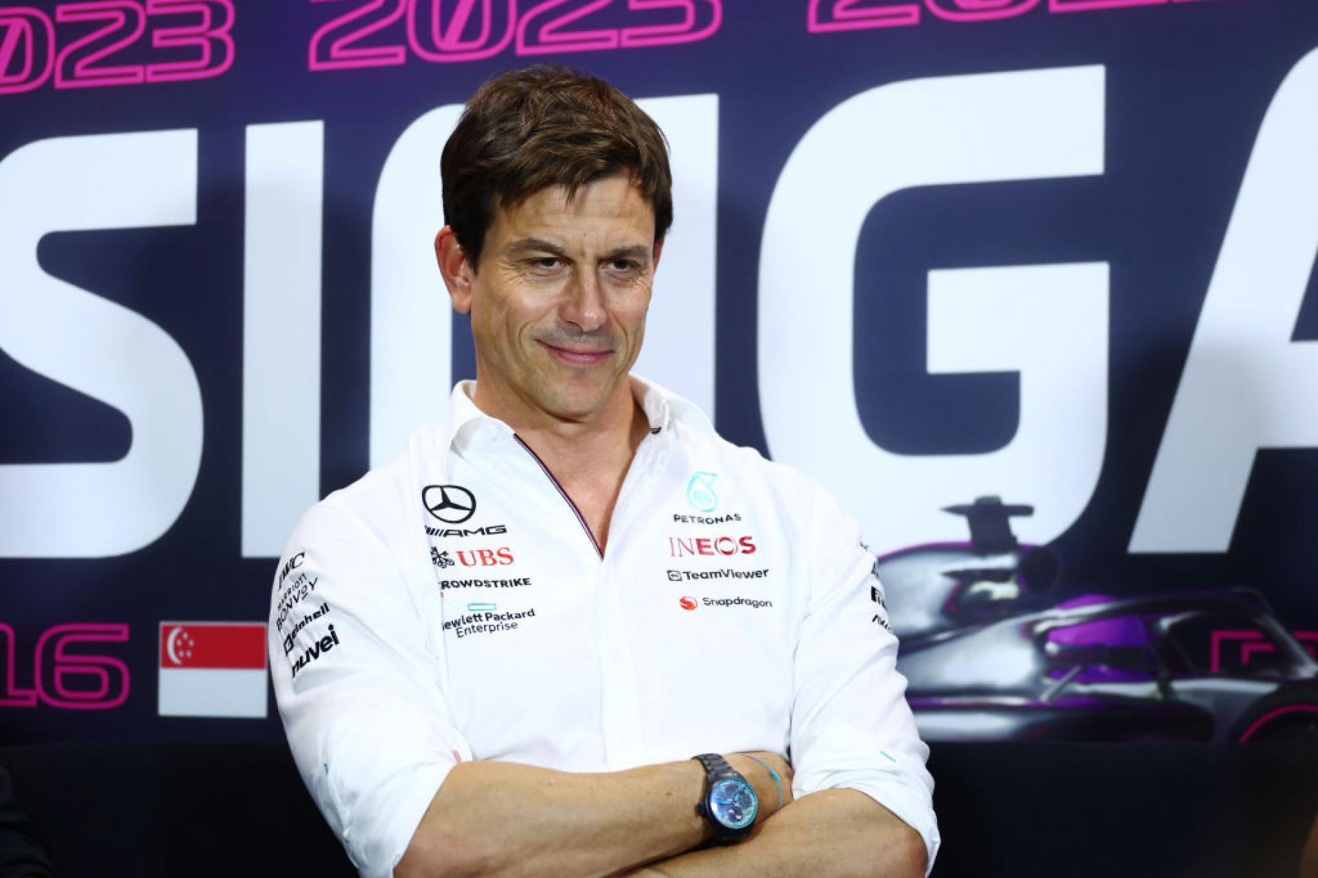 Mercedes Eyes Sensazione italiana di 17 anni