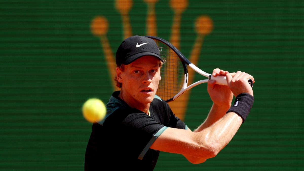 La Corsa alla Vetta: Medvedev Fuori Gioco e Sinner in Agguato a Roland Garros