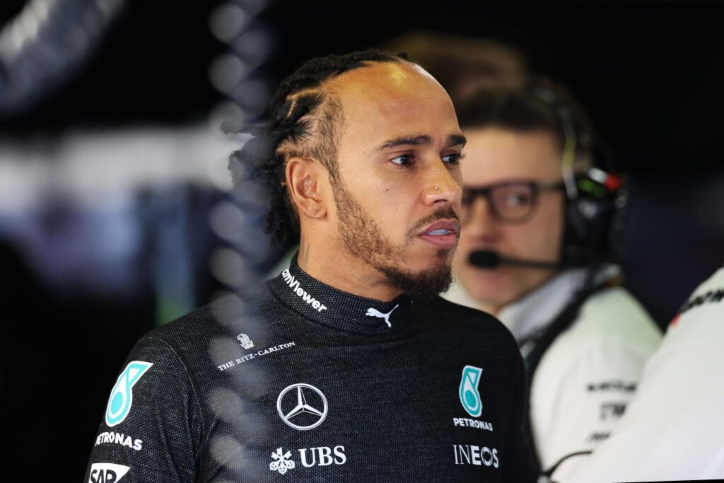 Lewis Hamilton Sceglie la Ferrari - Una Decisione Inattesa