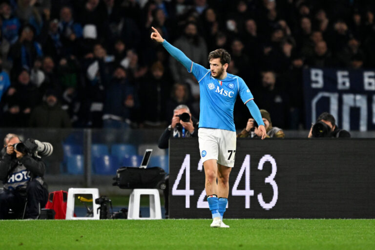 L'attesa sfida tra Napoli e Bologna: Kvaratskhelia guida la corsa verso la Champions League