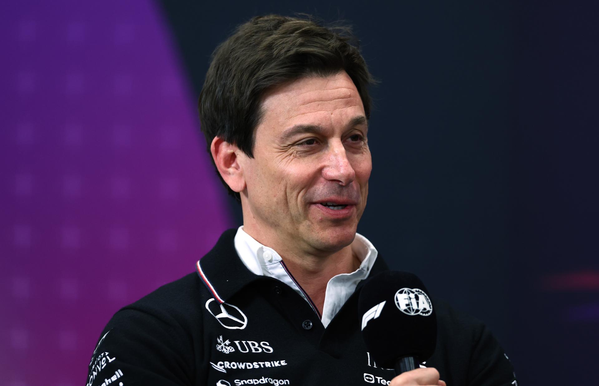 Continua la Tensione tra Max Verstappen e Toto Wolff